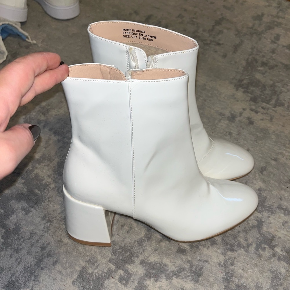 white urban outfitters booties
